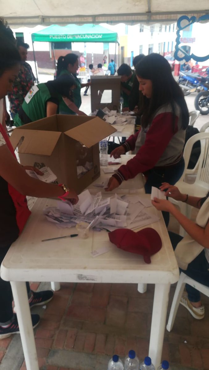 En simulacro de consulta popular en el municipio de San Bernardo, liderado por niños, niñas y adolescentes inicia conteo de votos #SomosPáramo #AMASesICBF