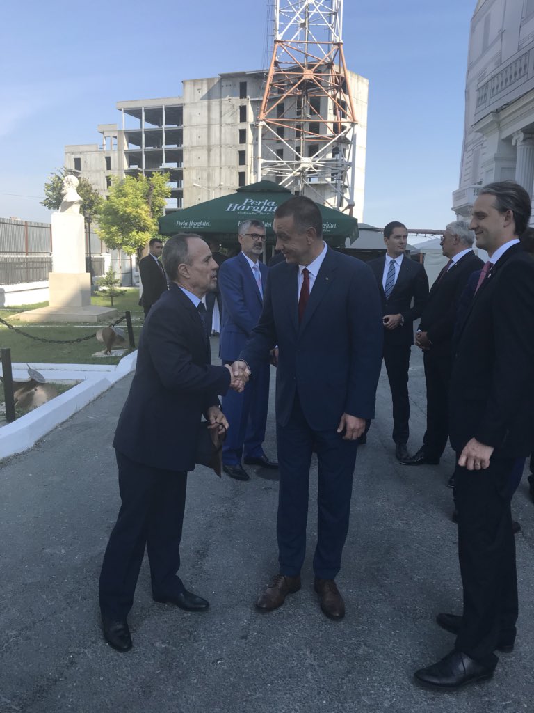 Atendí con mucho gusto la invitación de Ministro #MihailFifor <a href="/MD_NationalArmy/">Ministerul Apararii</a> <a href="/guv_ro/">guv_ro</a> para asistir en puerto marítimo de #Constanza a celebración #DíaMarina de #Rumania #Amistad #Colaboración #IntercambioAcadémico #BuqueEscuela #Cuauhtémoc #CESNAV