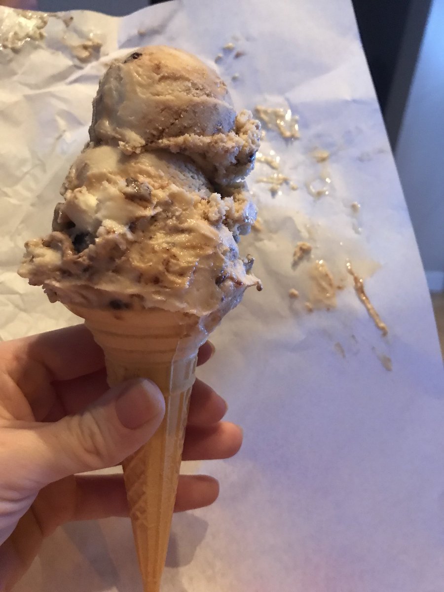 I finally got my caramel and brownie ice cream <a href="/LoveRossis/">Rossi's Belfast</a> absolutely amazing...only asked a million times 😂
