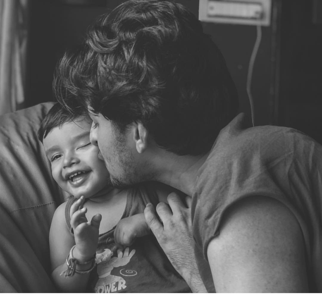 AnneshaBasak's tweet photo. Kyaa sachme aapke chumme mein chyavanpraash haiii???plss bataiye hume..yeh janagan janna chahte hai ki sachme aapke chumme mein chyavanpraash hai ya nahiii😶😪😂😂 @DarshanRavalDZ https://t.co/2D7HjbwDkc