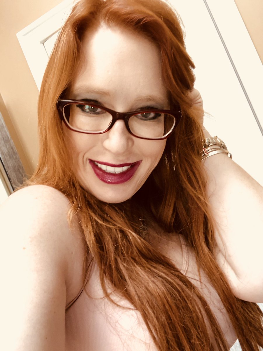 RedHopeLLC's tweet image. Bathroom Selfies showing one of our new “Marci Tanks”! Are you following us on IG @redhopellc and on FB at facebook.com/redhopeclothing ? We are giving away FREE shirts to the first 100 ppl! #chronicpain #chronicillness #redhope #painfreeclothing JOIN US!  Text “REDHOPE” to 41411...