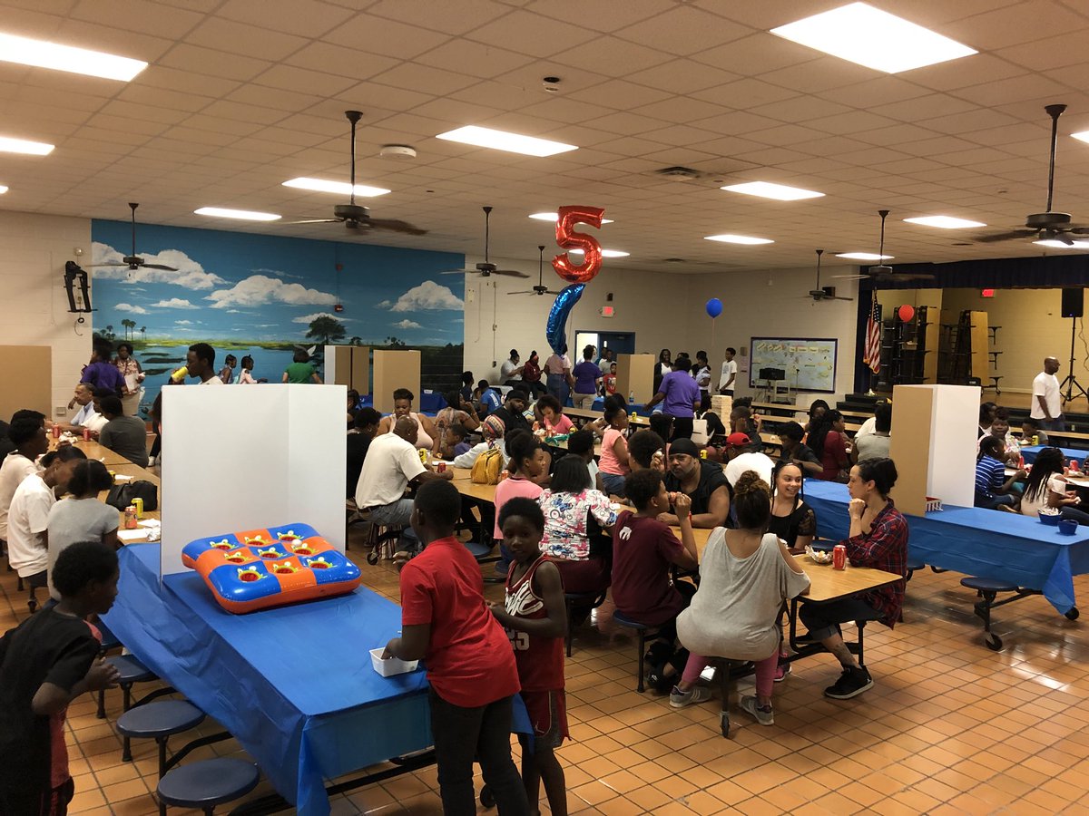 mrs_tjolly's tweet photo. Back to school bash success...@SAMSSaintsSoar  #samssaintssoar #bashtime #backtoschool #50years #1C1031 https://t.co/NzpkIuKlen