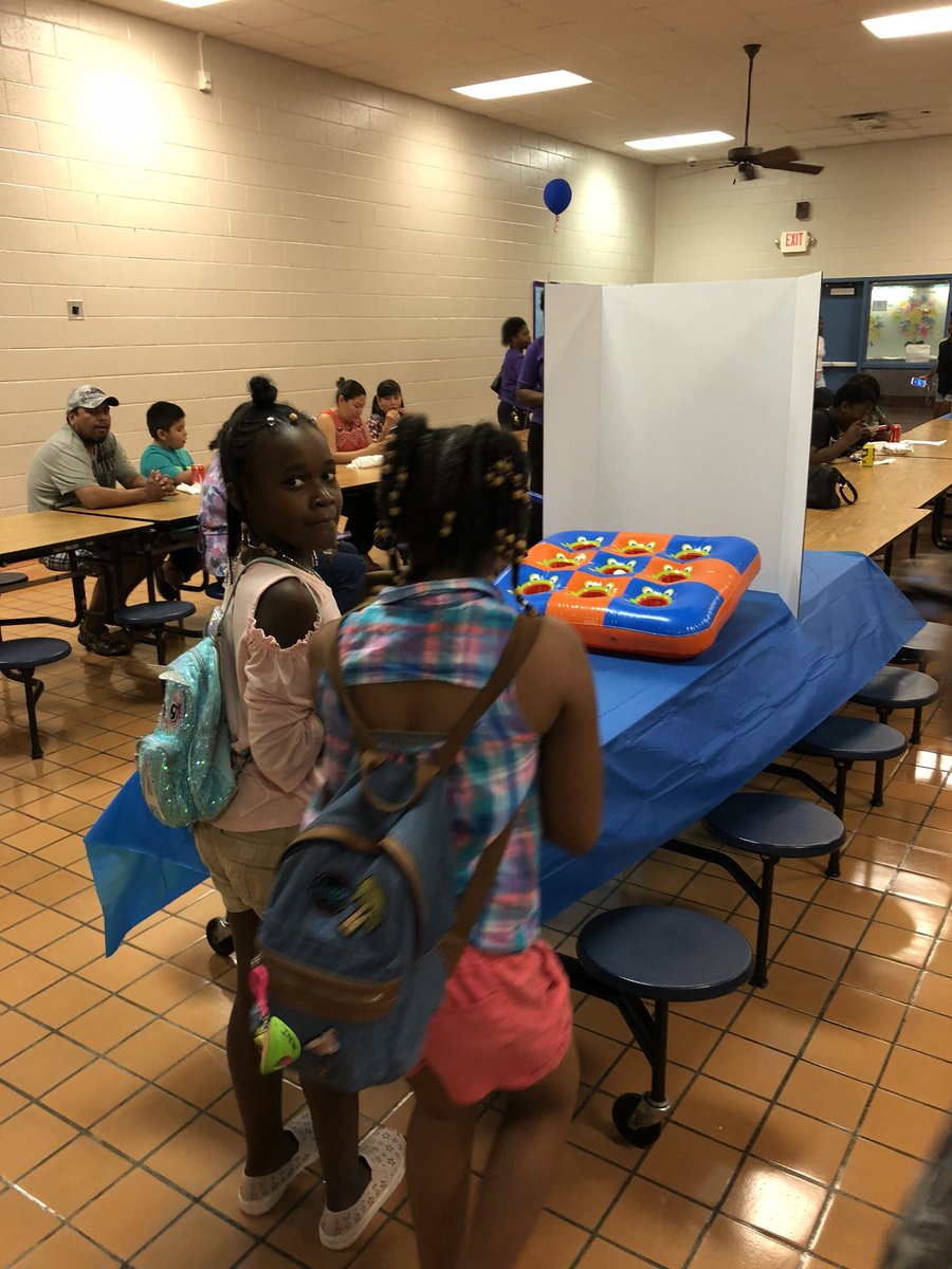mrs_tjolly's tweet photo. Back to school bash success...@SAMSSaintsSoar  #samssaintssoar #bashtime #backtoschool #50years #1C1031 https://t.co/NzpkIuKlen