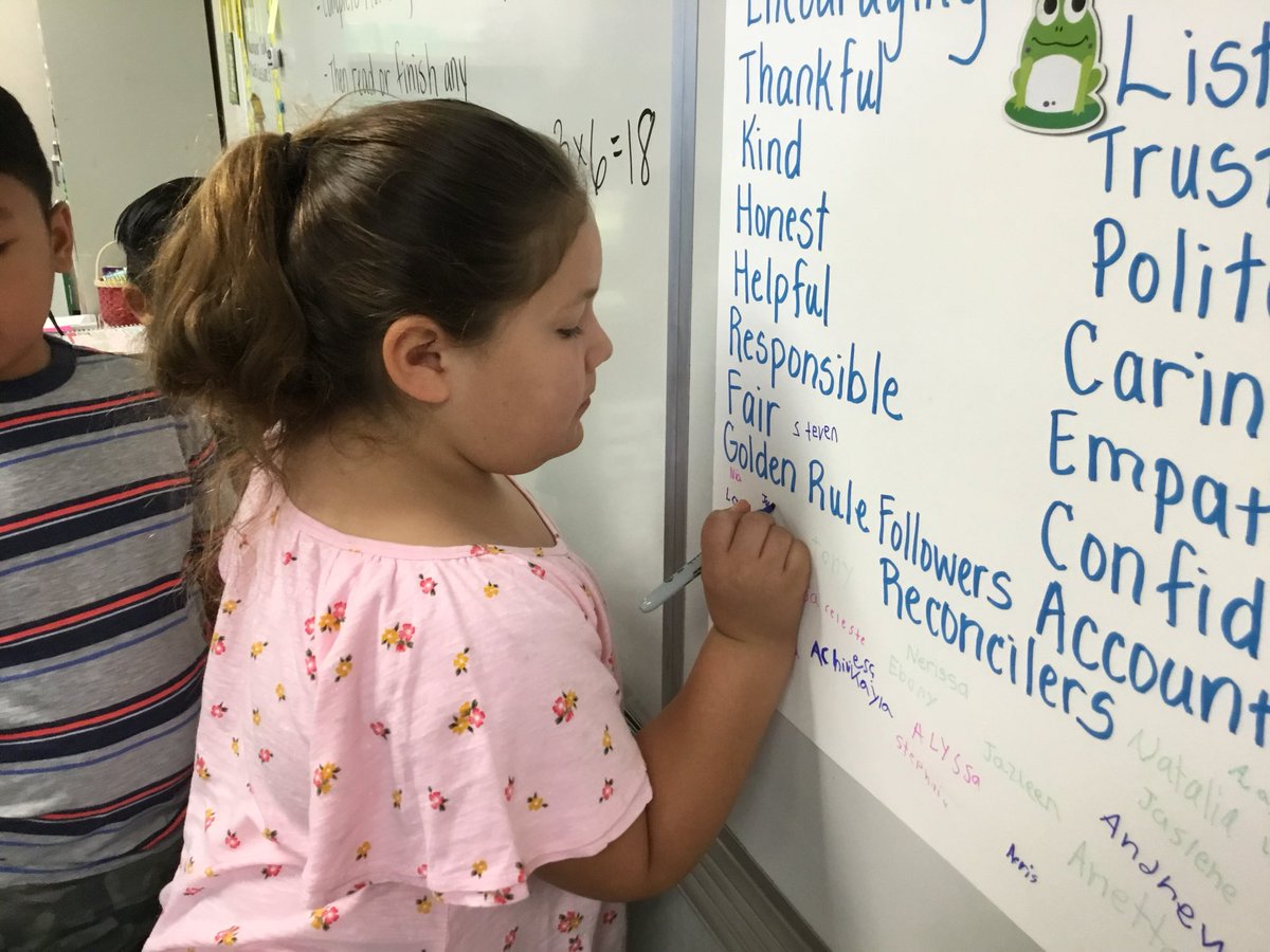 MelindaStone80's tweet photo. We all signed our social contract today...now we learn to be a community of learners. #buckleybengals https://t.co/XpMdSZ8N0c