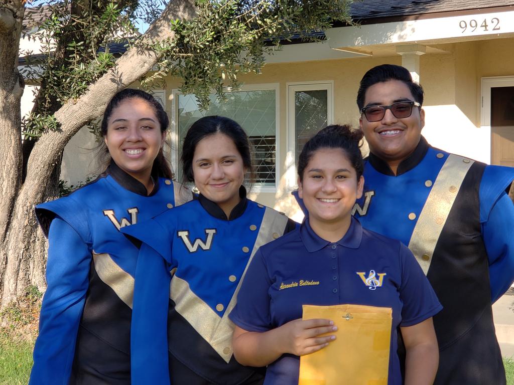CarolKearnsLA's tweet photo. I love the #HighScoolMarchingBands. Support these #WarrenHigh students. They are our future. @CityofDowney @DowneyPatriot https://t.co/iStVnDQzNm