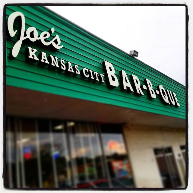 Mik_eC's tweet photo. #t #DinnerForTwo at the original @JoesKC before headed #home. #JoesKC #Tasty #Delicious #BBQ #KCbbq #RocketPig #vacation #getaway https://t.co/ctOC2DVLFP