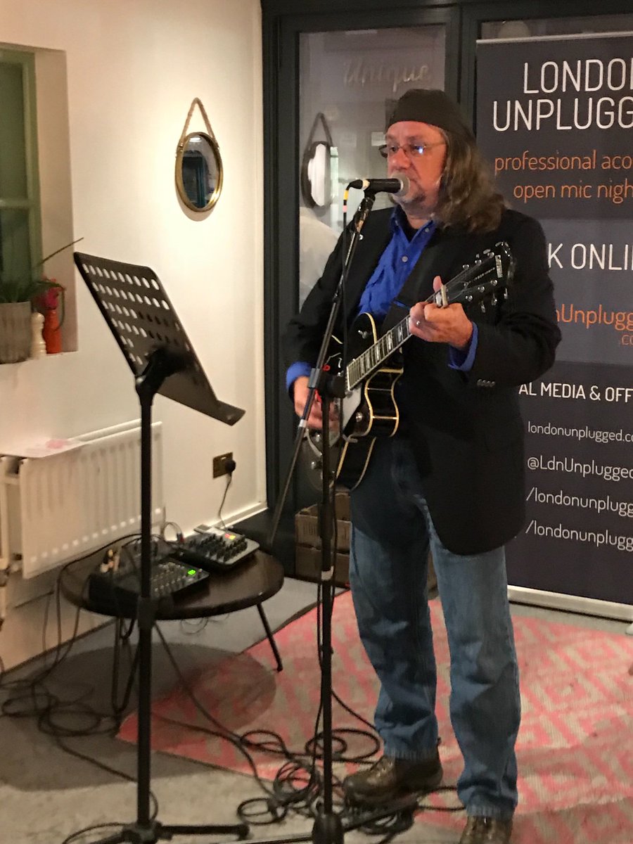 DTimClark's tweet photo. @LdnUnplugged @BarrelAndHorn So much enjoyed playing @BarrelAndHorn this evening with @LdnUnplugged! https://t.co/LUY7D7Hy3f