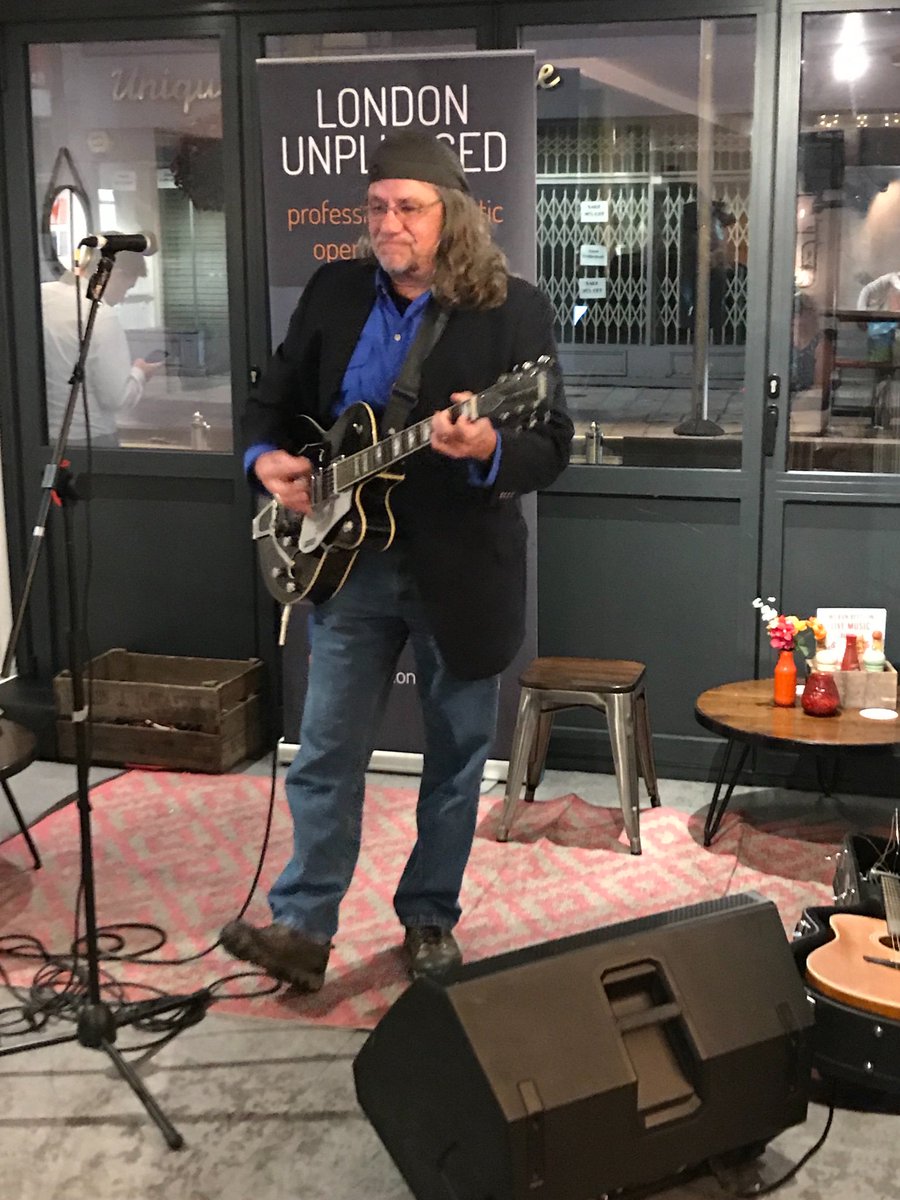 DTimClark's tweet photo. @LdnUnplugged @BarrelAndHorn So much enjoyed playing @BarrelAndHorn this evening with @LdnUnplugged! https://t.co/LUY7D7Hy3f