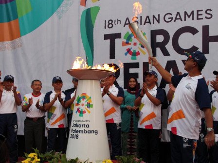 jkt_smartcity's tweet photo. Obor Asian Games XVIII telah tiba di Balai Kota DKI Jakarta pada 15 Agustus 2018, dengan sambutan meriah dari Aparatur Sipil Negara (ASN) dan pegawai Pemprov @DKIJakarta hingga warga.

Sudah siapkah kamu menyambut @asiangames2018?

https://t.co/mTwEq4E8D0

#AsianGames2018 https://t.co/qxcpGoB1Ke