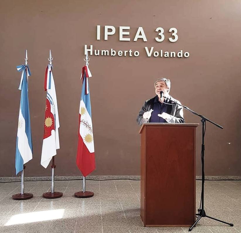 FODEMEEP's tweet photo. #ProgramaAurora
JAMES CRAIK: Durante la jornada de ayer Grahovac presidió el acto de inauguración de 1 aula en el IPEA 33. Aprovechando su visita, inauguró otras 2 flamantes aulas: 1 en el centro educativo Maestro José M. Salgueiro y otra en el centro educativo Mariano Moreno https://t.co/t5tllGdlWi