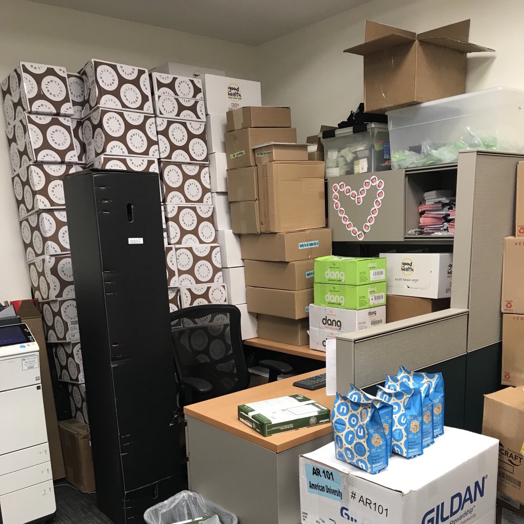 AUDining's tweet photo. We are getting ready for move in this weekend! AU Dining wants to make sure you are fueled up with snacks and drinks while moving! #nomzz #snacksonsnacks #audining #americanuniversitydining #AUEaglesLand #AUwelcome https://t.co/uq4o9mXSj9