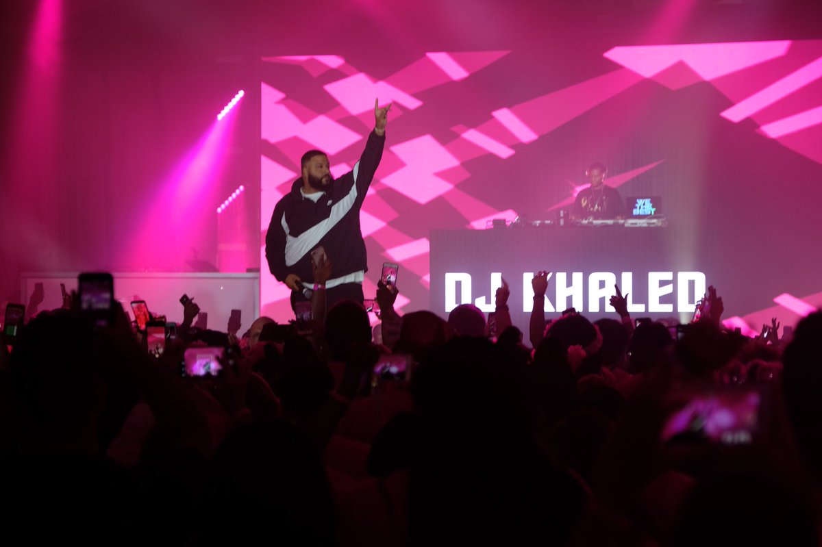 JohnLegere's tweet photo. WOW! What an incredible performance and way to celebrate #UncarrierNEXT! Thanks to @djkhaled for an epic show dedicated to our amazing care heroes!! #RockStarStatus https://t.co/mn6TjmQgNR