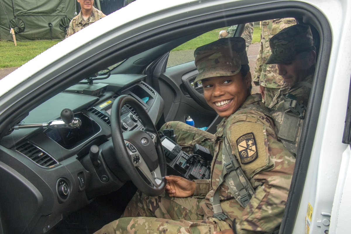ArmyROTC's tweet image. Cadets from 10th Regt., Advanced Camp attended Branch Orientation today!
Photos and Article by Michele Brisco
Article: bit.ly/2vO8jpf
#ArmyROTC #CST2018 #CadetCommand #Careers #ArmyStrong