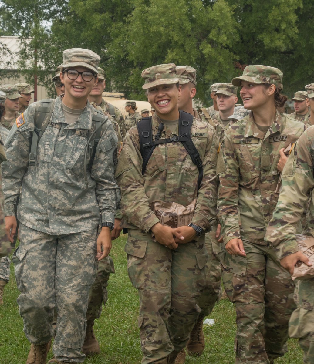 ArmyROTC's tweet image. Cadets from 10th Regt., Advanced Camp attended Branch Orientation today!
Photos and Article by Michele Brisco
Article: bit.ly/2vO8jpf
#ArmyROTC #CST2018 #CadetCommand #Careers #ArmyStrong