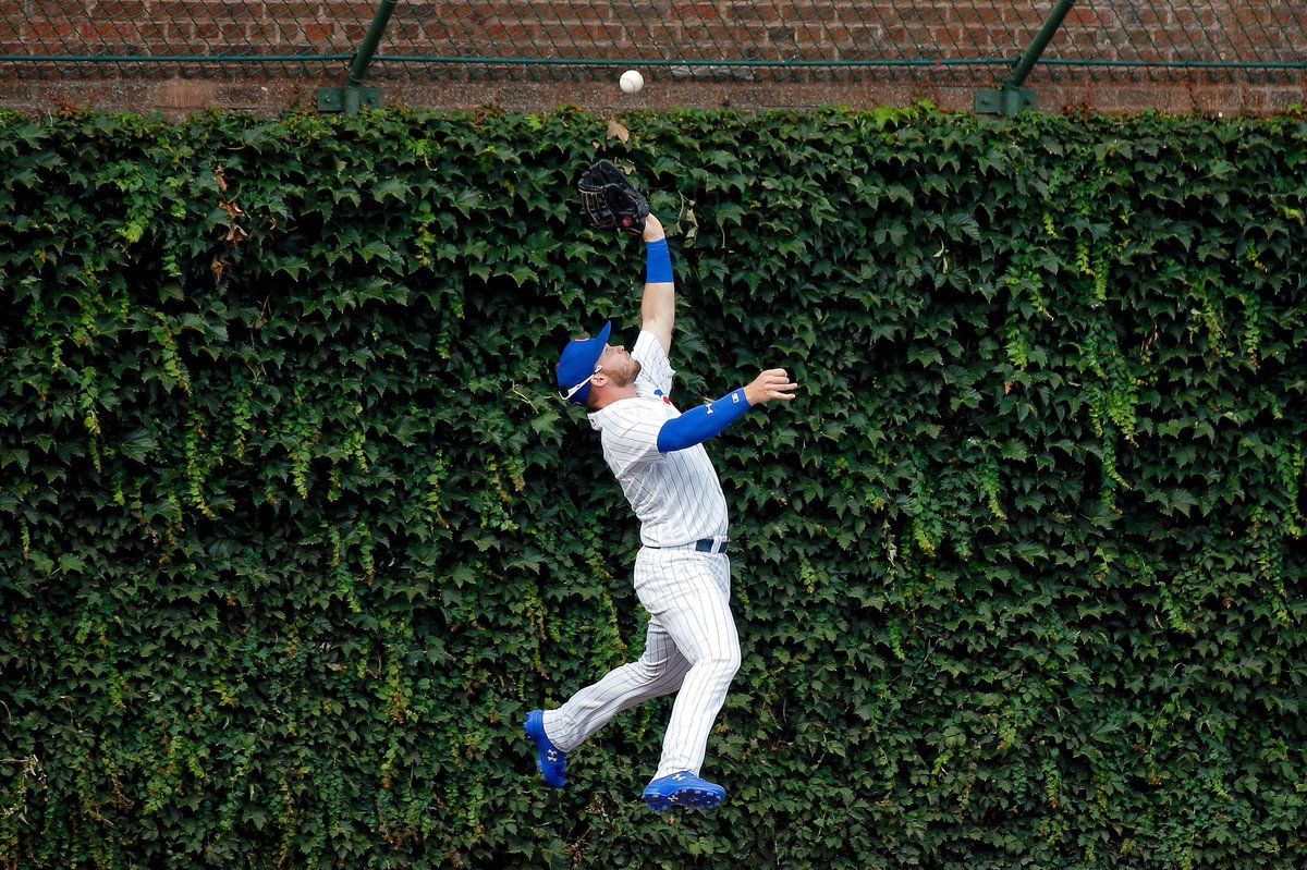 Cubs's tweet photo. .@ihapp_1 goes green. #EverybodyIn https://t.co/3L9reRTryn