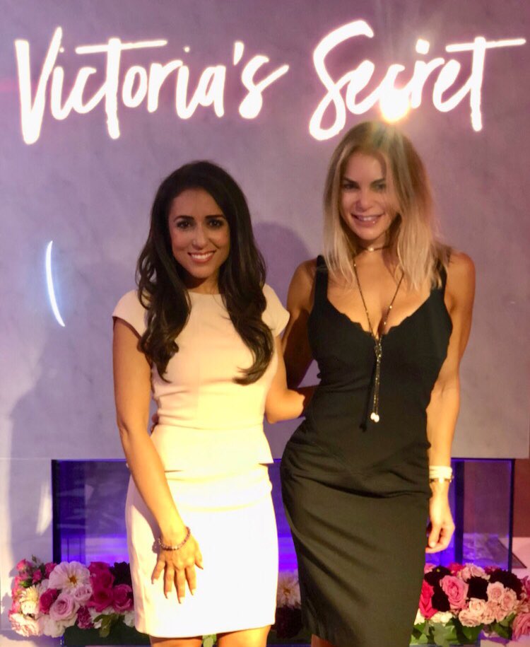 SoniaAzadTV's tweet image. We ditched the gym clothes for ONE night... (after working out, obvi) 😜 @DistrictClimb #notmodels #justangels 😇😇 #wearitdaily