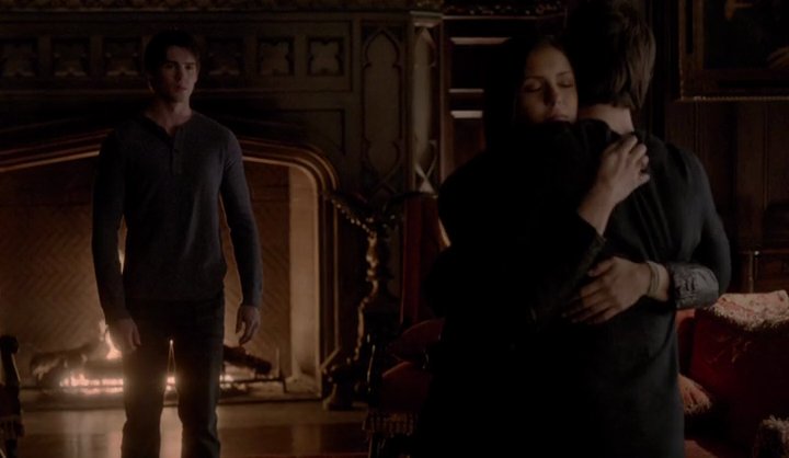 Awww Elena is so happy to see Damon. 