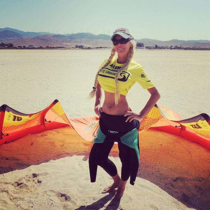 En el curso #kitesurf en @kiteobsession #kiteobsession #Tarifa #escuelakitesurf 🏄🏼&zwj;♀️ #yolaberrocal #pinchitopinchita<a href="/tag/kitesurf"class="tags">#kitesurf</a><a class="tags" target="_blank" title="On Twitter" href="/?out=eyJ0eXAiOiJKV1QiLCJhbGciOiJIUzUxMiJ9.eyJpYXQiOjE3MjIwMzI4NzcsImlzcyI6InR3cG9ybnN0YXJzLmNvbSIsIm5iZiI6MTcyMjAzMjg3NywiZXhwIjoxNzUzNTY4ODc3LCJyZWRpcmVjdF91cmwiOiJodHRwczovL3R3aXR0ZXIuY29tL2tpdGVvYnNlc3Npb24ifQ.DSRErI0jZ93aKP57kjxUvDSXKrmYlAxAgWZU3AFsWfcUV2m8lsOmQSOarb73L3pEHqX8duHnRmjS5NfQwjjkuQ">@kiteobsession</a><a href="/tag/kiteobsession"class="tags">#kiteobsession</a><a href="/tag/tarifa"class="tags"><span>#tarifa</span></a><a href="/tag/yolaberrocal"class="tags"><span>#yolaberrocal</span></a><a href="/tag/escuelakitesurf"class="tags"><span>#escuelakitesurf</span></a><a href="/tag/pinch"class="tags"><span>#pinch</span></a>