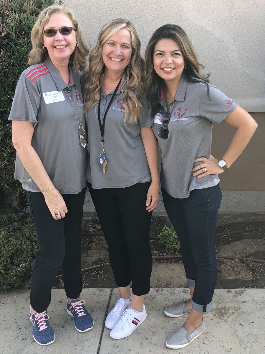 deanna_farias's tweet photo. Our 1st day back was a success! #VVUSDFirstDayofSchool18 https://t.co/YzgsTt44yD