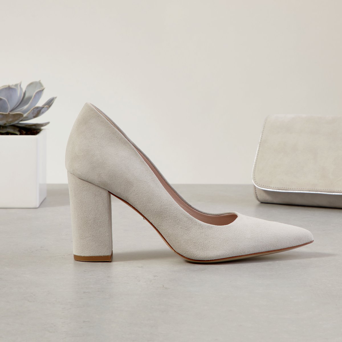 emmyldn's tweet photo. Grey on grey - Our bestselling 'Vapour' shade seen here in the new 'Josie' block heel court shoe. Call the boutique for more information x
#blockheel #courtshoe #grey #vapour #softsuede #britishfashion #instastyle #occasionwear #suedeshoes #greysuede #comfortable #musthave https://t.co/KiDDU1rGAO