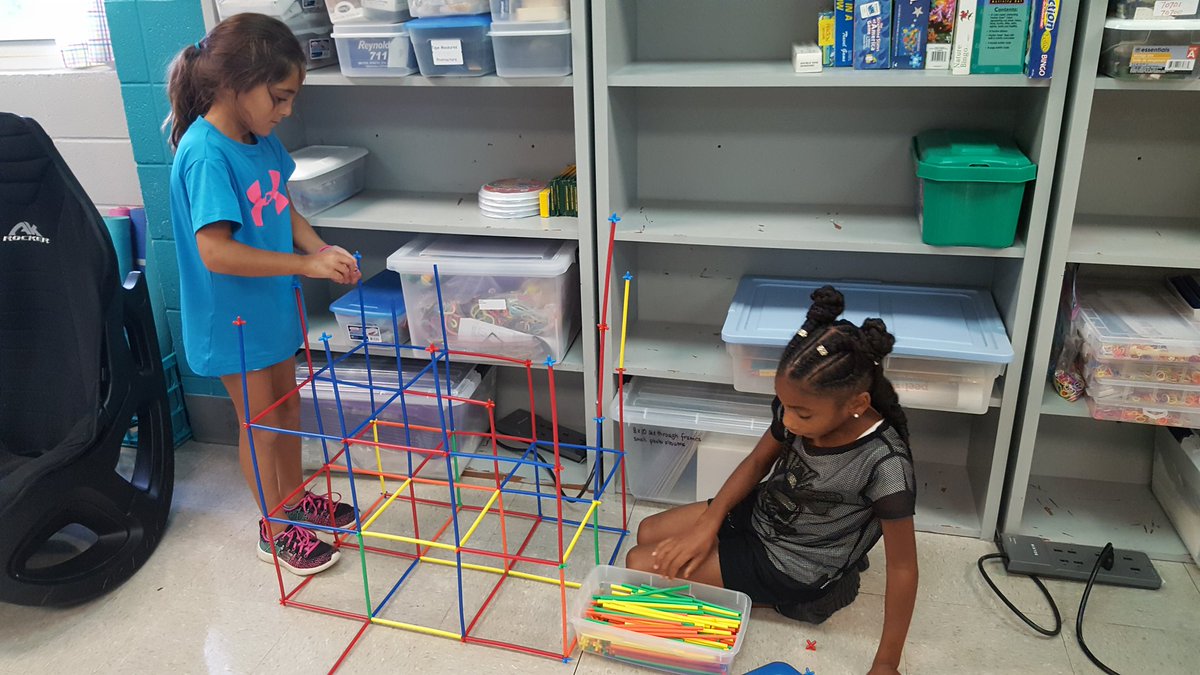 Summers_KG's tweet photo. What do @McBrideMtnLions do when computers don't cooperate at computer time?  Never fear, @MrsHolstein1 always as a plan! #McBrideJourney #BacktoSPS https://t.co/7XRQjYbkUQ