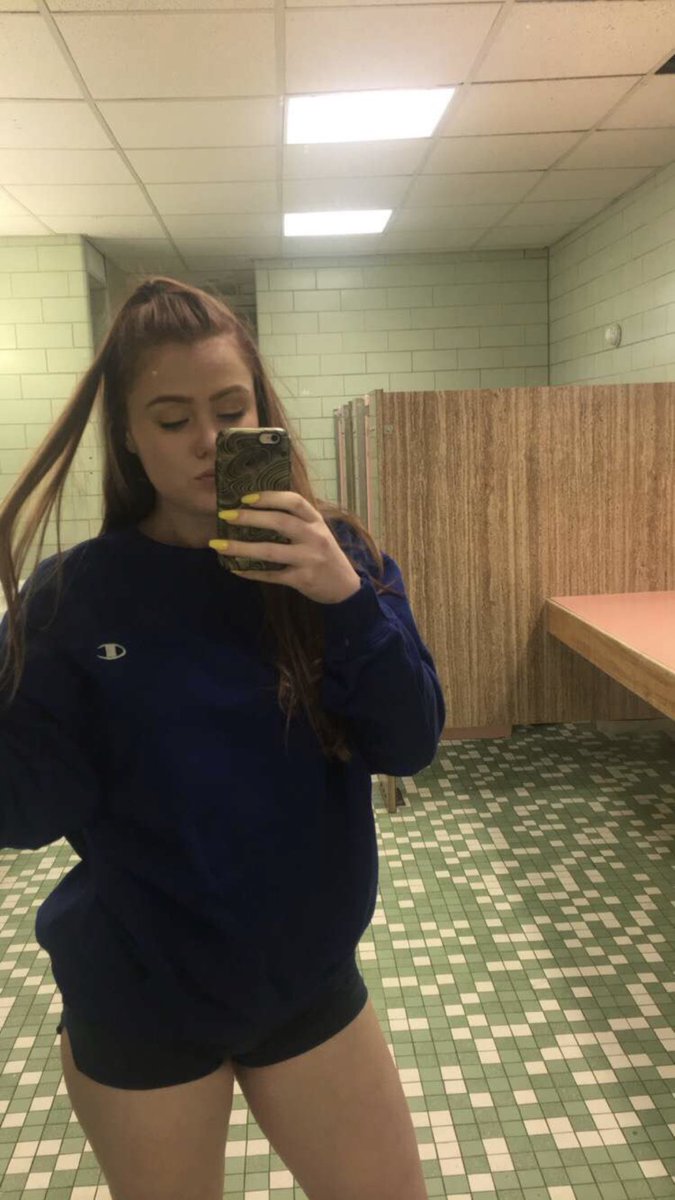 LolabunnyNine tweet picture