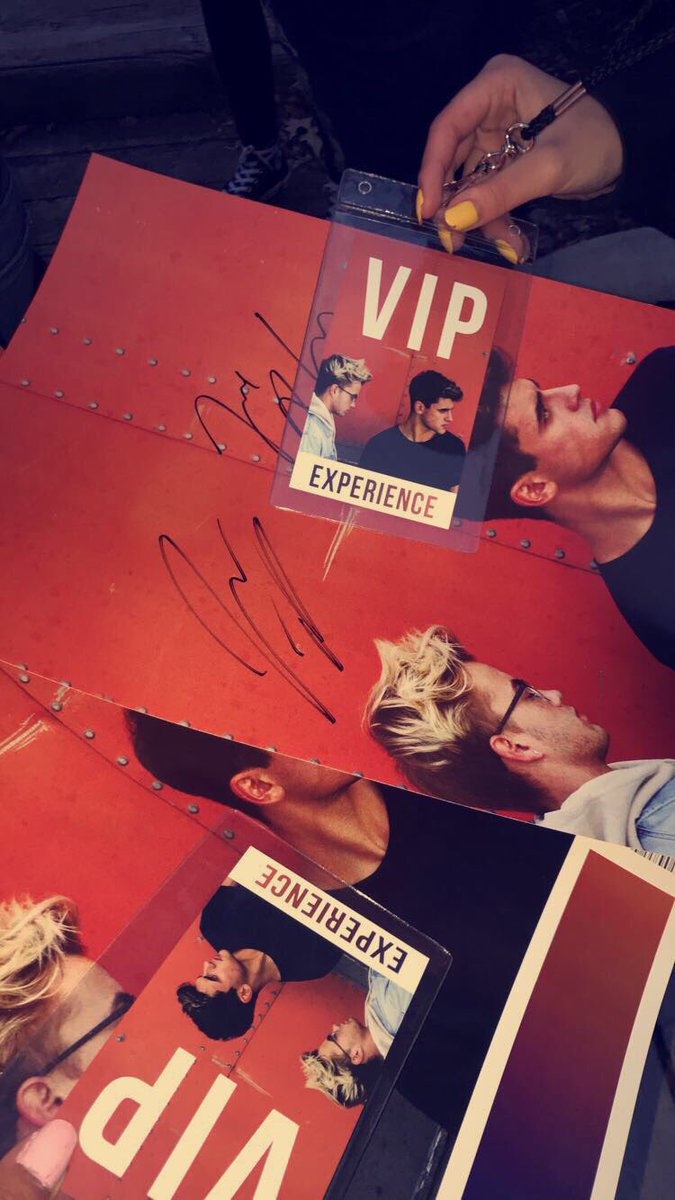 JacksAreGone's tweet photo. Throwback to one of the best days of my life @JackAndJack @jackgilinsky @JackJ https://t.co/qKOHoC12Fg
