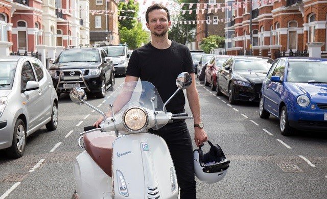dmuleicester's tweet photo. DMU graduate and entrepreneur James gives back to current students thanks to #DMUworks 👌 https://t.co/iTkWeBvg85 👌 #alevelresultsday2018 #clearing https://t.co/QYoNE5a6uZ