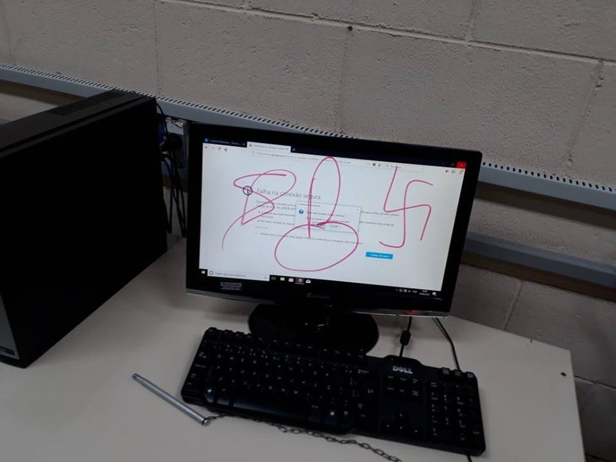 Ato de vandalismo deixa símbolos nazistas e ameaça de chacina pichados em institutos da Unicamp dlvr.it/Qg1YqF