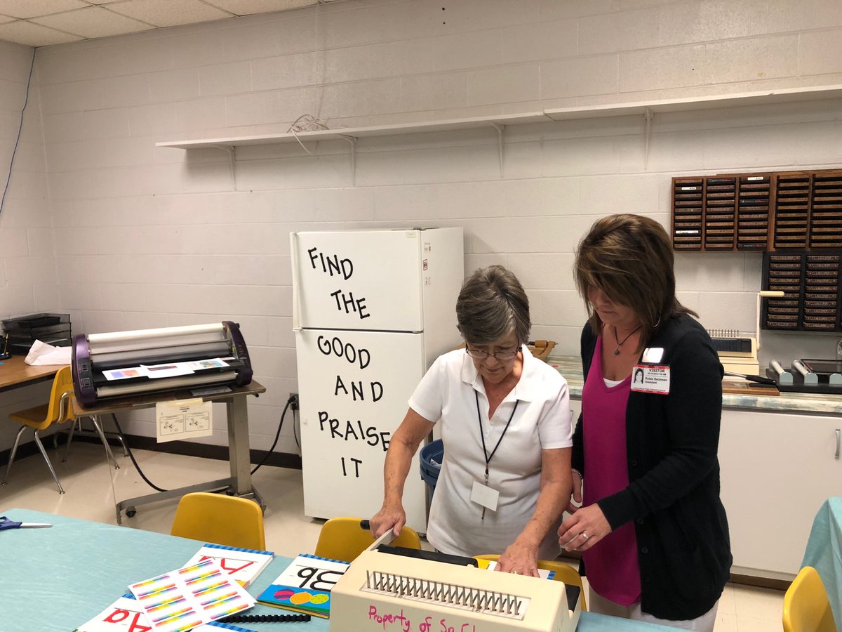 JMcDaniel4's tweet photo. Found these @lcssus volunteers working at Lawrenceburg Public School. Thank you ladies! Great job helping our Kindergarten teachers. #LoveTheSign on the refrigerator.
#FindTheGood @NickDavis86 https://t.co/V9UVMg83Wd