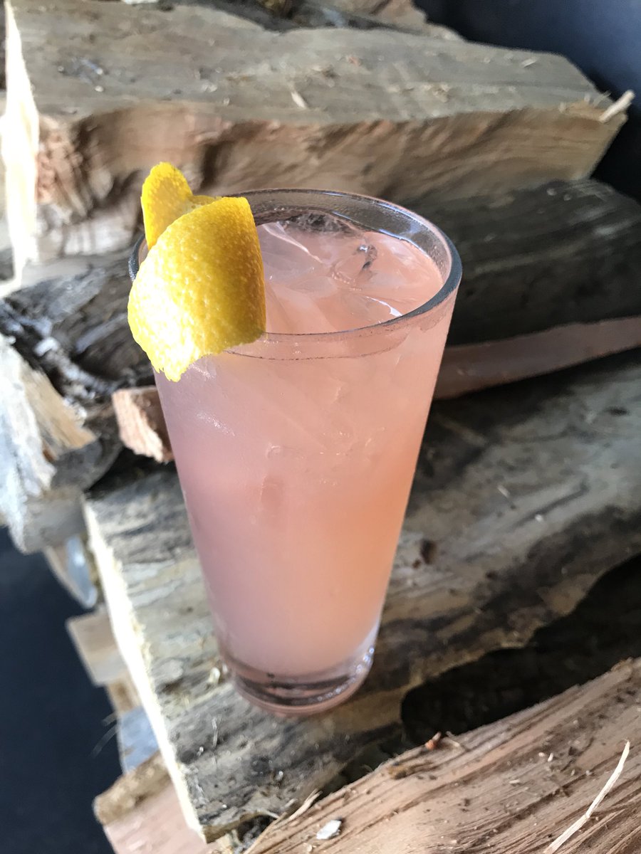 ::SUMMER LOVIN::
Pisco, watermelon juice, grapefruit, maraschino liqueur, sparkling wine <a href="/Lapellah/">Lapellah</a> #summercocktail #cheers