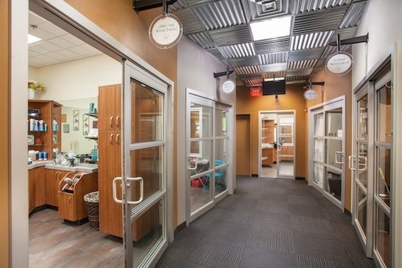 solasalontysons's tweet photo. Question: If you own a salon with no doors, are you truly an owner? 🤔 At #SolaTysons, we understand the importance of having your OWN space! Each of our studios ensure 100% privacy between tenants. Come check out our luxury glass doors, sturdy walls, and other amenities! https://t.co/BffUD1CCE0