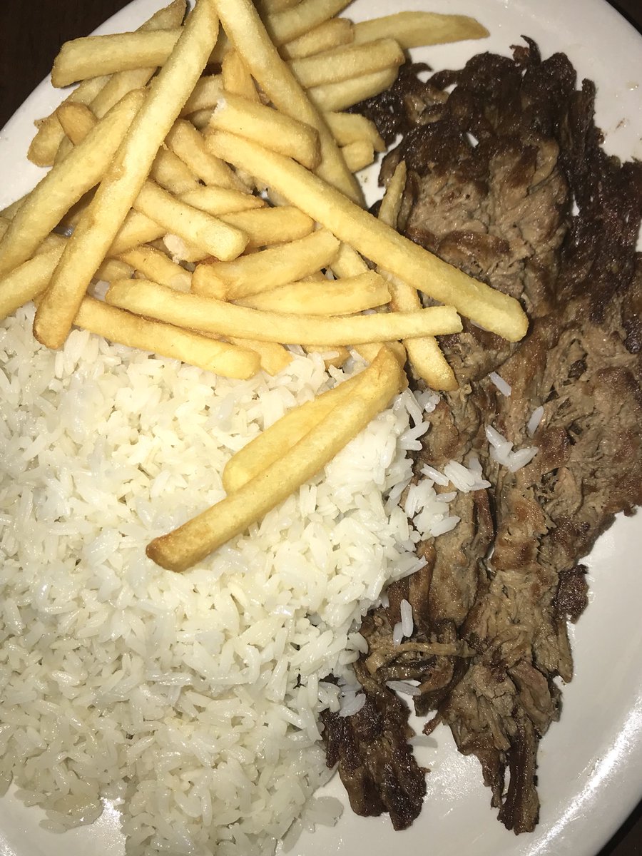 RaoulMartinezTV's tweet photo. Family tradition during our @iflymia layovers. #Cuban food at @LaCarretaCuban !!! #bistecempanizado #ropavieja #vacafrita #jupina #materva #flan #maduros #LaCarreta #Miami https://t.co/bjDCNE0RjR