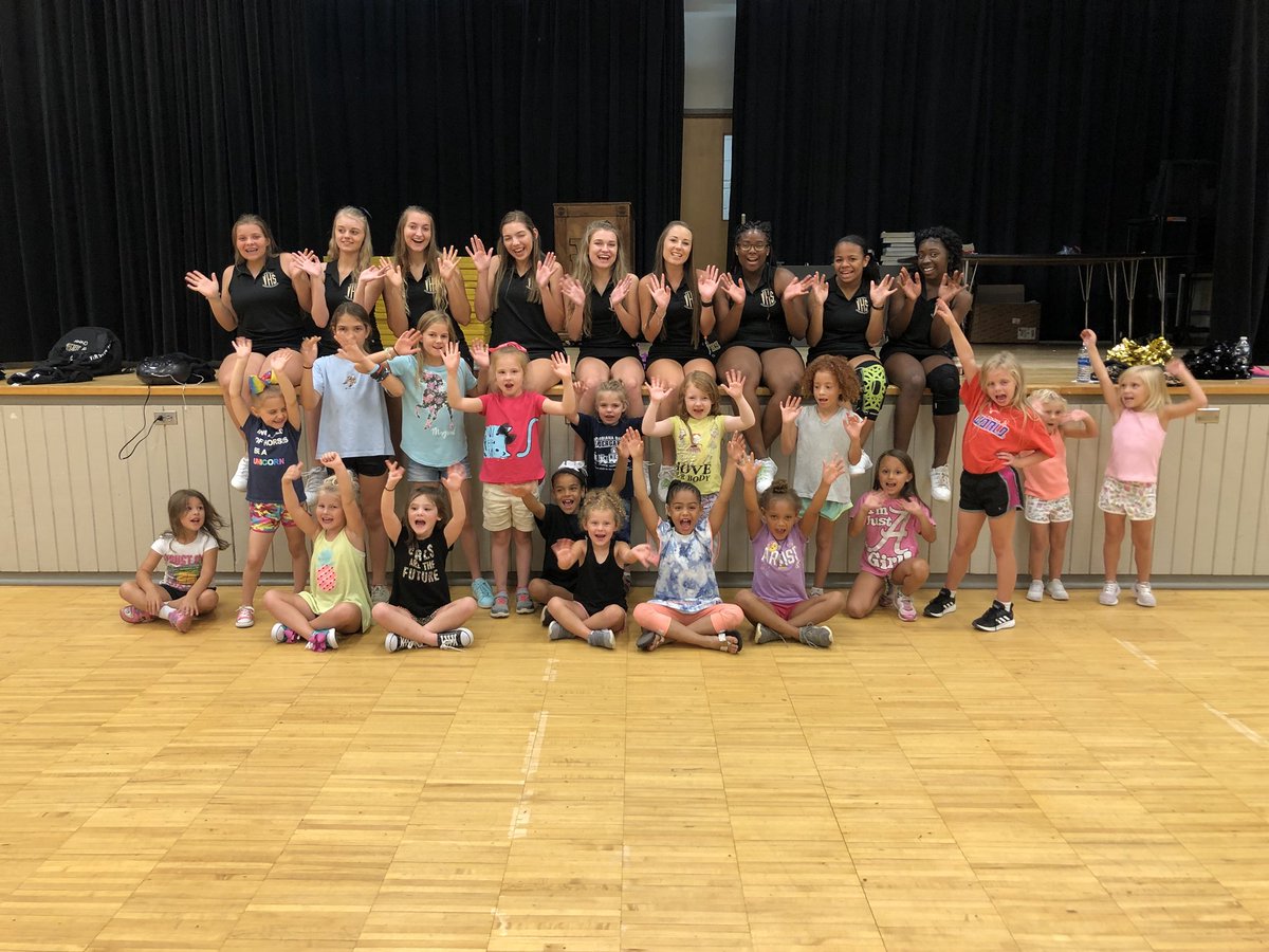 AmyGMartinVMHS's tweet photo. We had our second Mini Cheer Camp today. These Little Jackets were precious...and our Big Jackets will sleep WELL tonight! #jacketracket #vincentstrong #betheone #shelbysocialsquad 🖤💛🐝📣 https://t.co/SROxWFNeur
