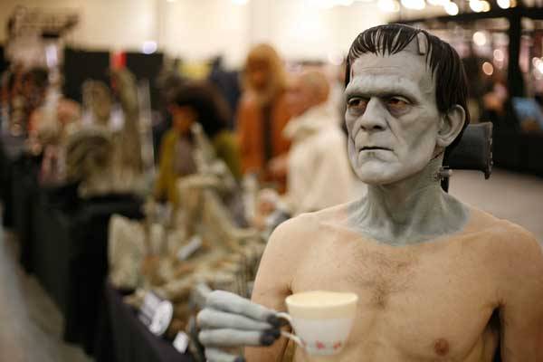 ryuuketsuu's tweet photo. special effects make up happening behind the scenes of movies https://t.co/IB5auhXzyE