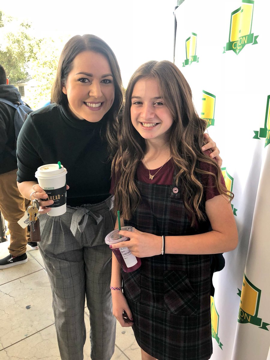mariecarrasco87's tweet image. First day of 7th grade! 👭📝✏️🍎 #MonroviaUnified #DualImmersionProgram