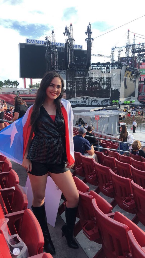 swiftkittens13's tweet photo. I had the time of my life with you ❤️ ✨💃👑 @taylorswift13 @taylornation13 #repTourTampa 🇵🇷 https://t.co/e4AwA2rTyR