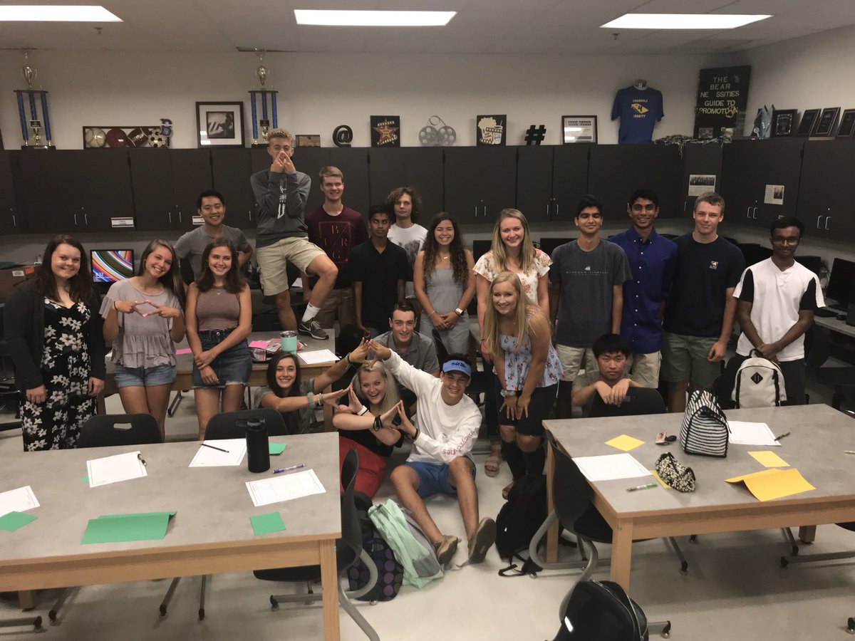 KRadsClasses's tweet image. Great first day for #Classof2019 and fun times with cup stack and marshmallow challenges in DE Digital &amp;amp; Sports Marketing! #MCPSFirstDay @Blacksburg_deca @BburgHSBruins