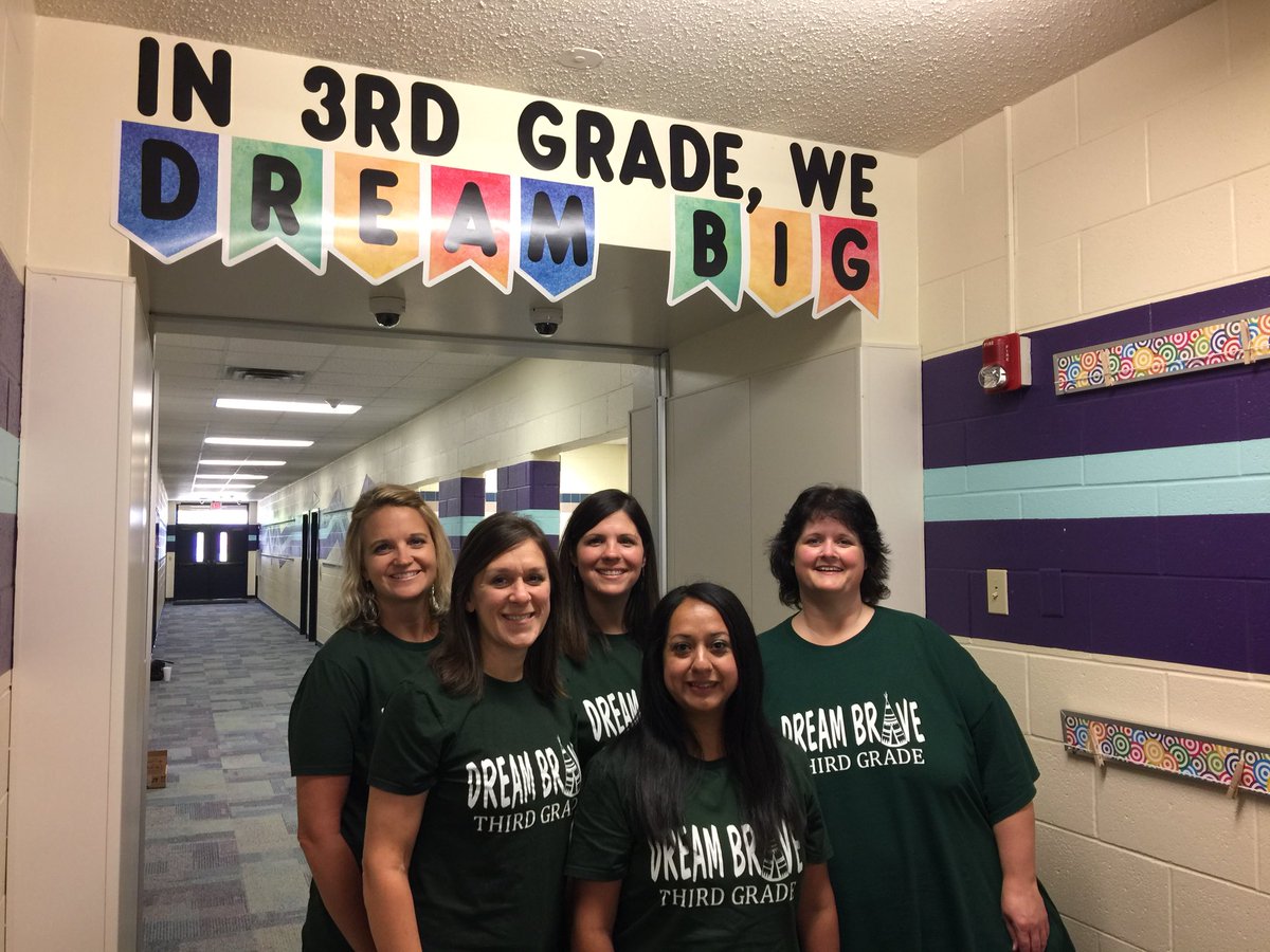 hillaggie93's tweet photo. Shackelford’s Third Grade is ready to Dream Big & Brave in 2018-2019! It’s going to be a great year! #weareshack #blessedteacher https://t.co/HiqIxNsT9S