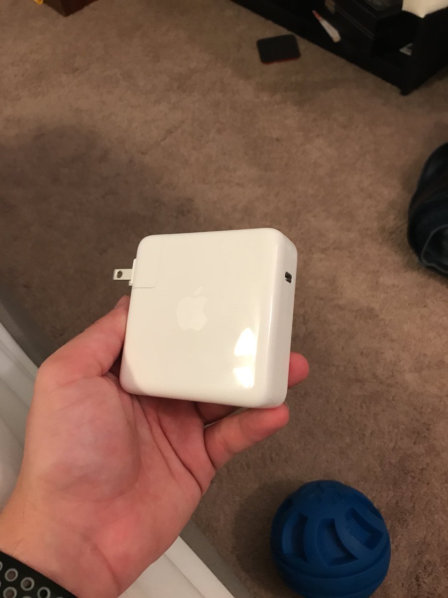 patrick_lunney's tweet photo. Does @Apple really not include the cable with the new power adapter?! WTF!? This is unbelievable. https://t.co/7I0lMjBTWR