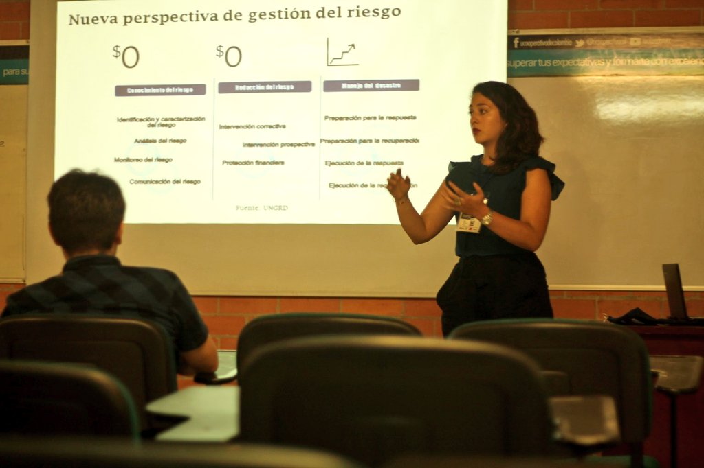 IngenieriaSCI's tweet photo. Finaliza las conferencias del día con la exposición de María Camila Rodríguez Parra del @igacColombia, #PlaneaciónDeCiudades: nueva perspectiva para la gestión del riesgo con inferencia en la ciudad utópica como medio de satisfacción de las necesidades de comunidades.
#SNHH https://t.co/2pvJR4VAJy