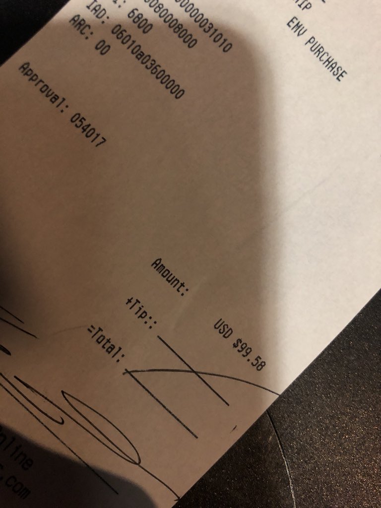 alexxm2_'s tweet photo. I love when people come w their friends and tell them “order whatever, on me” so they order a bunch of shit and then the lame doesn’t tip.. loser w loser friends who didn’t make sure their loser friend tipped. 😡 #serverrant https://t.co/gi5pJznErC