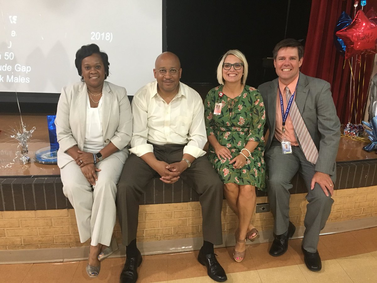 “Are you on a JOB or on a MISSION?” BAM! Thank you <a href="/PrincipalKafele/">Principal Kafele</a> for such impactful one liners today <a href="/ENSARocks/">ENSA</a>