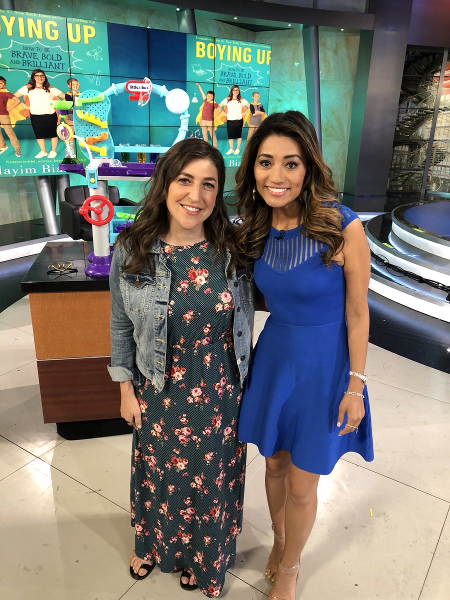 TheRitaGarcia's tweet photo. You know @missmayim from the @bigbangtheory but did you know she’s an author too? She stopped by @GDLA to talk about her new book #BoyingUp! She’s so humble & super smart! #GirlPower #WCW #Blossom https://t.co/83xiKhDInu