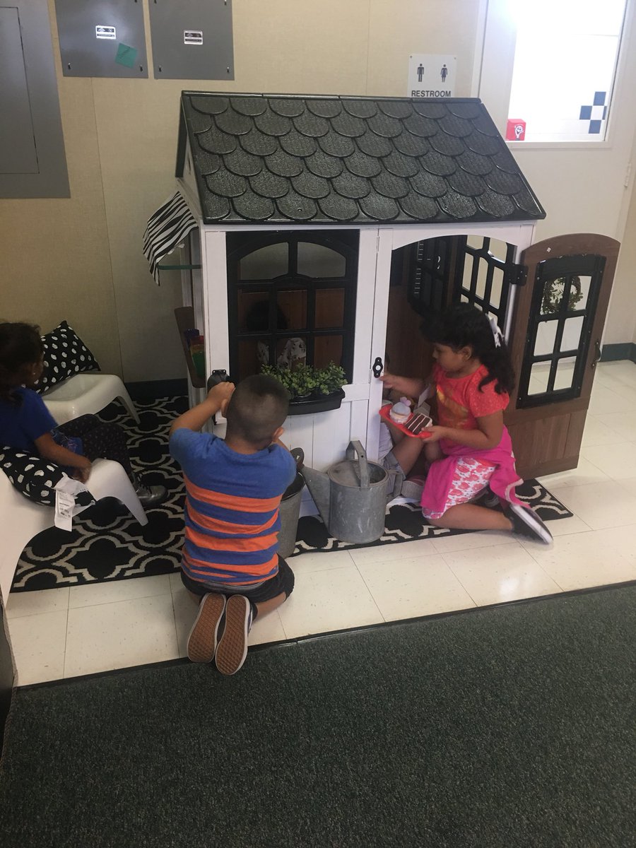 MrsDuchsherer's tweet photo. #Kindergarten is new for me this year and I love it so much already ❤️ it’s going to be a great year with these little learners. #FSDLearns https://t.co/t18AB853Ib