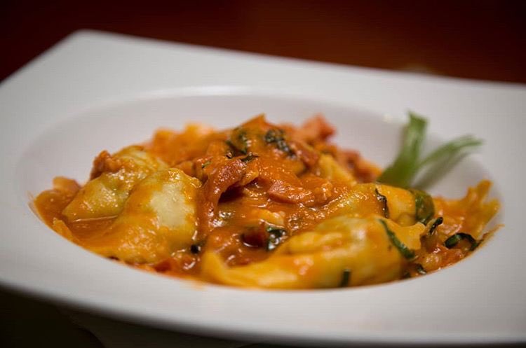 ¿Con hambre? ¿Sin ganas de cocinar? ¡En #FocacciaRistorante tenemos deliciosas opciones para consentirte!

Ven y disfruta de nuestra comida italiana 😋 #LasMercedes #15Ago