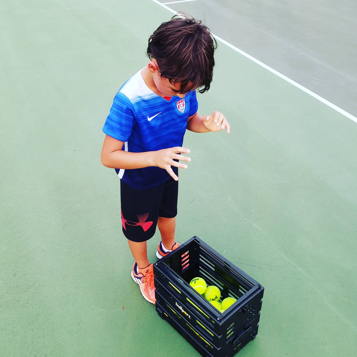 eliambrcic's tweet photo. Part of the game! When you had a good practice it is good to take a sec. to ponder on the things in front of you 👍💪🇺🇸🎾
.
.
.
#tenniskids #tennislove #tennis #usta @ustasoutherntennis @usta #onepracticeatatime #persistence #netgeneration #lovewhatyoudo https://t.co/IOo5fFLs6P