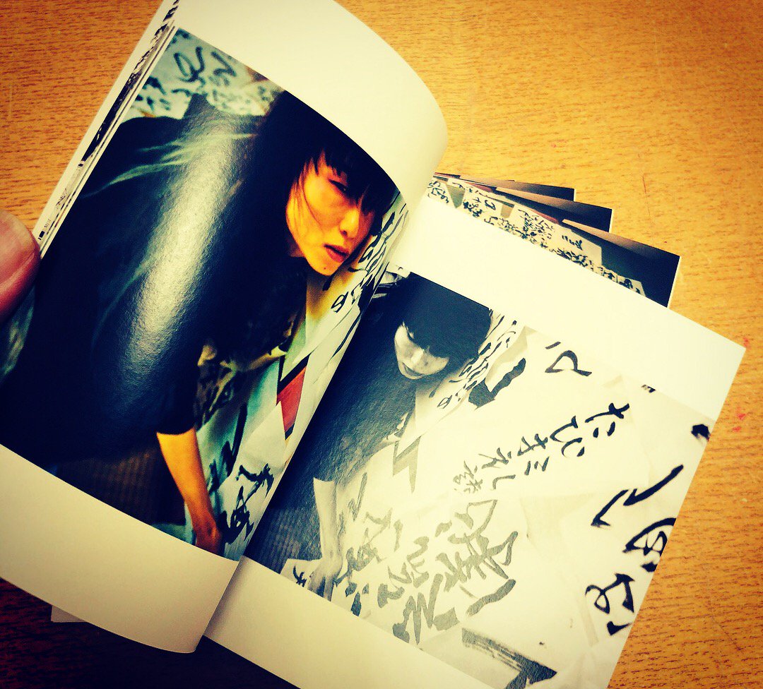kurosakisangan's tweet photo. #plusP13
も無事終わり
来月は黒崎個展2です。
今回はギャラリーbarである
卍さんでの展示になりますので
前回とはちょっと違った雰囲気で
落ち着いて開催出来たらいいな。
壁に限りがあるので写真集や
語録集などでも置きながら
#クラブ黒崎 https://t.co/ZX0E342Vkp