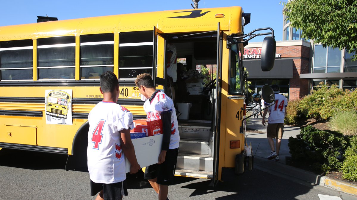 KentSchools415's tweet photo. Join @CISkent and the #KSDcommunity in filling the bus with school supplies tomorrow, Aug. 16, from 3:30-4:00 p.m. at the KSD Administration Center and from 5:00-7:00 p.m. at Kent Station during the FREE #KSSOAKS event. https://t.co/615EXVzCDz https://t.co/UeOP5aTwth