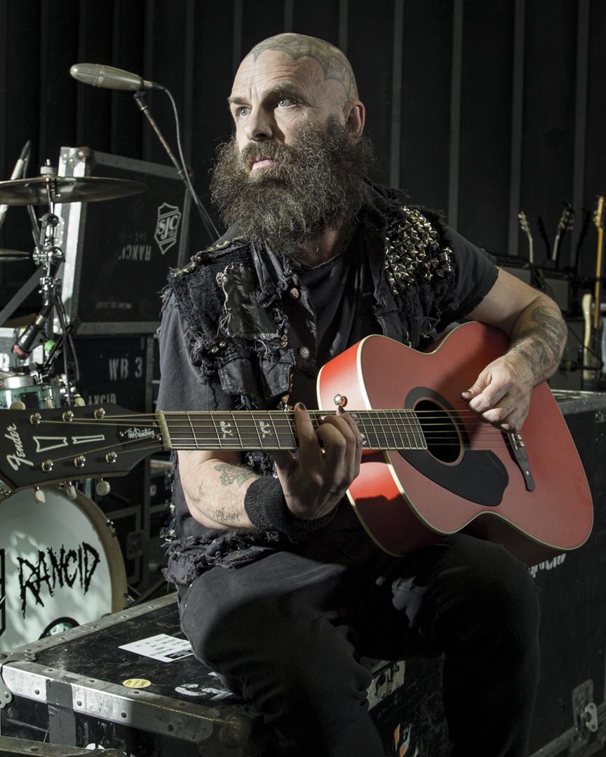 Fender's tweet photo. (1/2) For #FenderLefty Week we’re celebrating these amazing left-handed Fender artists @JimiHendrix, @courtneymelba, Dick Dale, @timtimebomb (@Rancid, 📷: Josh Giroux) https://t.co/LWPuED2bgU